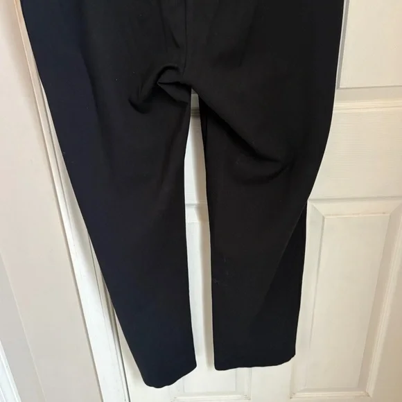 Nygard Slims by Peter Nygard Black Elastic Waist Pull-On Capri Pants - Picture 8 of 9